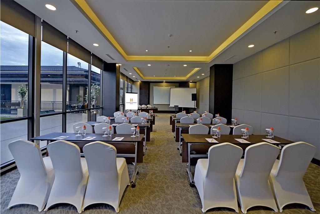 ลมโบะก์ แอสตอเรีย Hotel มาตารัม ภายนอก รูปภาพ